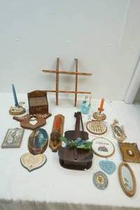 lot 48 image: decor