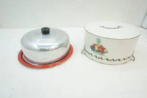 lot 65 image: vintage cake carrier