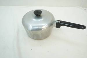 lot 68 image: Wagner ware