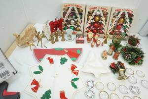 lot 77 image: Vintage Christmas decorations