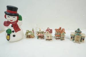 lot 79 image: Holiday decor