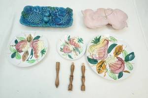 lot 90 image: vintage divided dishes