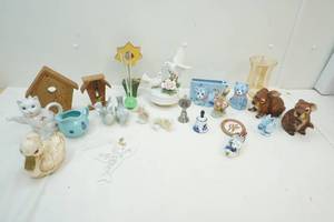 lot 92 image: ceramic figurines