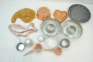 lot 99 image: molded dishes