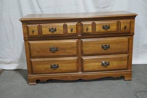 lot 119 image: chest of drawers