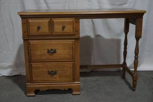 lot 121 image: desk
