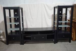 lot 130 image: displaymedia entertainment table set