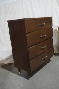 lot 142 image: dresser