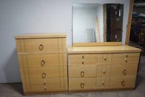 lot 143 image: 1950s era bedroom set
