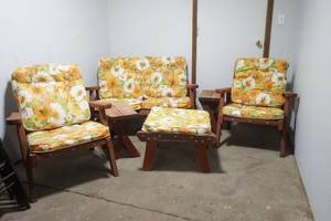 lot 148 image: redwood patio set