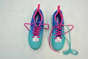 lot 245 image: Skechers shoes