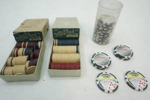 lot 258 image: Vintage poker chips
