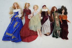 lot 265 image: Barbies
