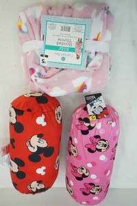 lot 281 image: hooded throw, Bolster pillows