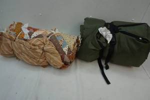 lot 290 image: sleeping bag, quilt