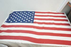 lot 328 image: American Flag