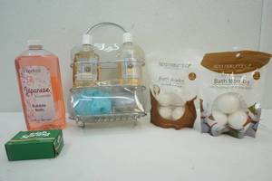 lot 367 image: bath products
