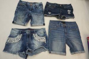 lot 370 image: jean shorts