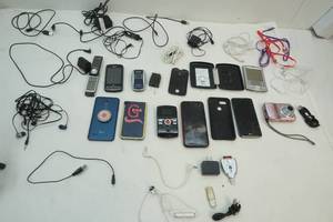 lot 382 image: cell phones, cables