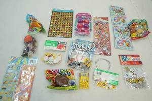 lot 389 image: toys