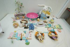 lot 392 image: easter decor