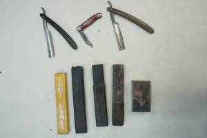 lot 396 image: Antique Straight blade razors, cases