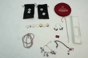 lot 414 image: jewelry