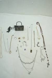 lot 420 image: jewelry