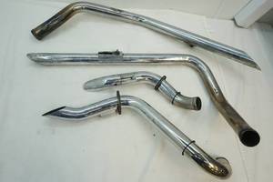 lot 432 image: Harley Davidson pipes
