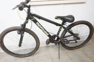 lot 439 image: Mongoose bicycle