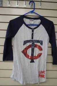 lot 462 image: Pink Twins shirt