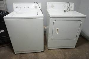 lot 477 image: Kenmore washer dryer set