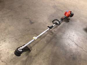 lot 7 image: ECHO  21.2 cc Gas 2-Stroke Attachment Capable Straight Shaft String Trimmer with 17 in. Swath and Speed-Feed Quick Reload Head in working order Customer return Review all pictures