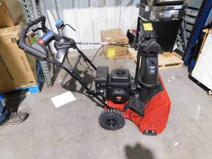 lot 57 image: Toro  SnowMaster 724 QXE 24 in. 212cc Single-Stage Gas Snow Blower