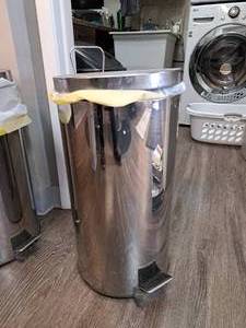 24 Metal Step-Open Flip-Top Trash Can