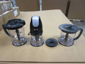 lot 324 image: Ninja QB1004 BlenderFood Processor with 450-Watt Base, 48oz Pitcher, 16oz Chopper Bowl, and 40oz Processor Bowl (OUT OF ORIGINAL BOX)