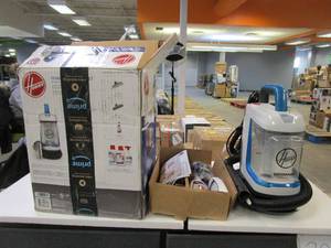 lot 328 image: Hoover PowerDash GO Pet Portable Spot Cleaner, Lightweight Carpet and Upholstery Machine, FH13001, Blue (OPEN BOX)