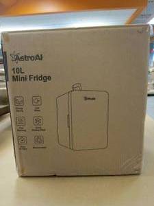 lot 425 image: AstroAI 10 L Mini Fridge in Black with Handle (OPEN BOX)