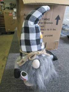 lot 16 image: 6 weighted gnomes ...