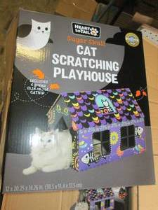 lot 19 image: 5 cat scratching playhouses ...