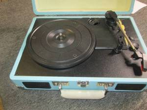 lot 109 image: crosley record player no power cord...