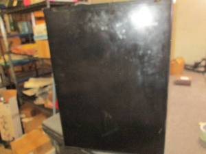 lot 146 image: haier 2.7 cu ft small fridge powers...