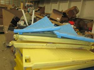 lot 147 image: kids plastic play house ...