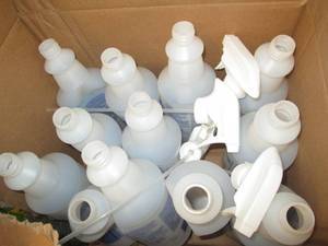 lot 172 image: 12 spray bottles with some sprayers...