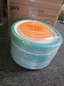 lot 221 image: case of 4 packages of 125 paper pla...