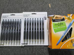 lot 282 image: lot of pens ...