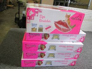 lot 423 image: lot of cat scratch house and pads ...