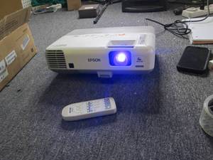 lot 494 image: epson 3lcd projector with remote po...