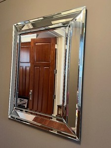 lot 48 image: Beautiful Beveled Edge Decorative Wall Mirror