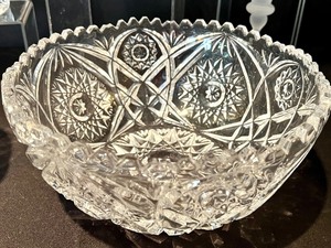 lot 60 image: Variety of Lovely Crystal and Glass Decorative Items